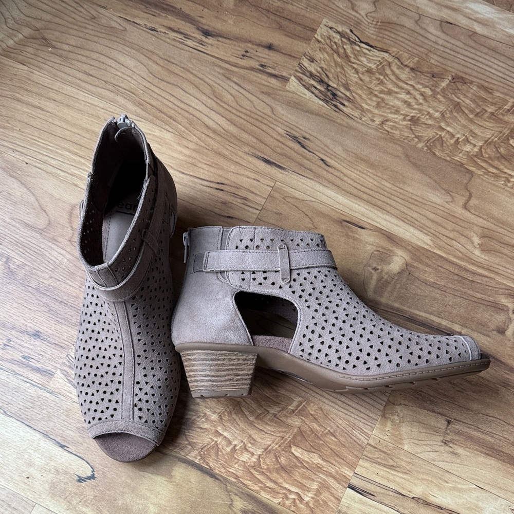 NWT Women's suede LEATHER peep toe Perforated Ankle Boots - 9M Taupe